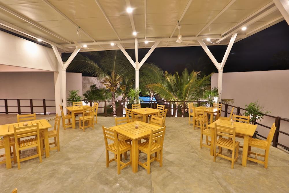 Arugambay Roccos Hotel Vịnh Arugam Ngoại thất bức ảnh